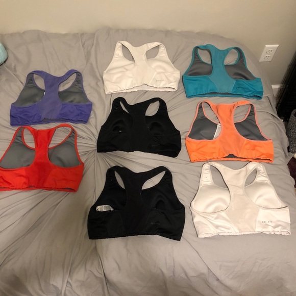 Size Small Nike Women’s Sports Bra - Picture 2 of 5